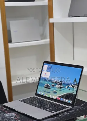 New Laptop Apple MacBook Pro 2022 M2 16GB Apple M2 SSD 512GB