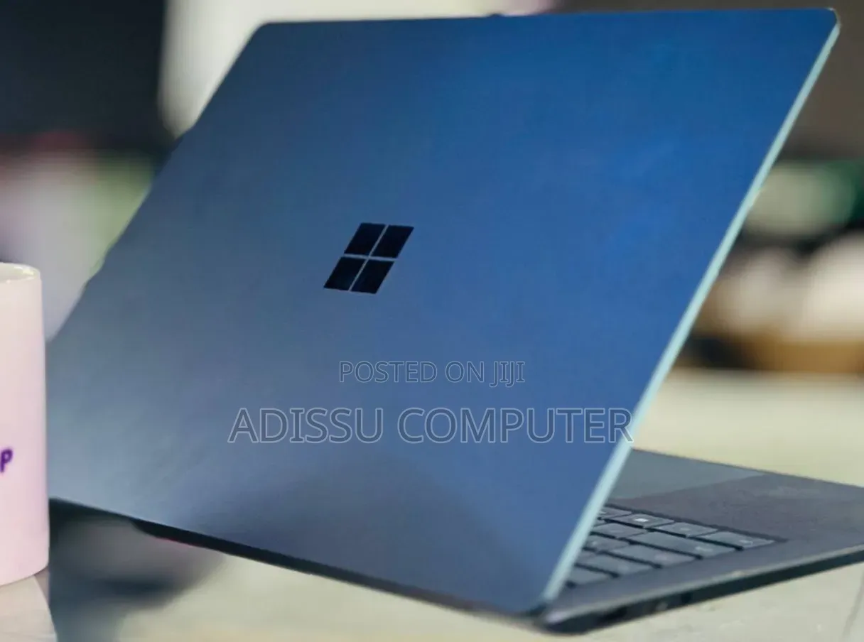 New Laptop Microsoft Surface 8GB Intel Core i5 SSD 256GB