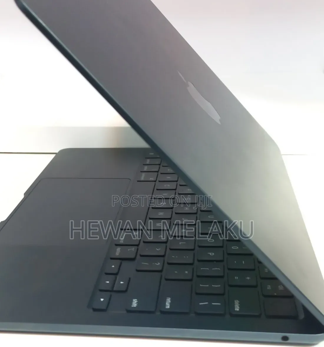 New Laptop Apple MacBook Air 2022 M2 8GB Apple M2 SSD 256GB