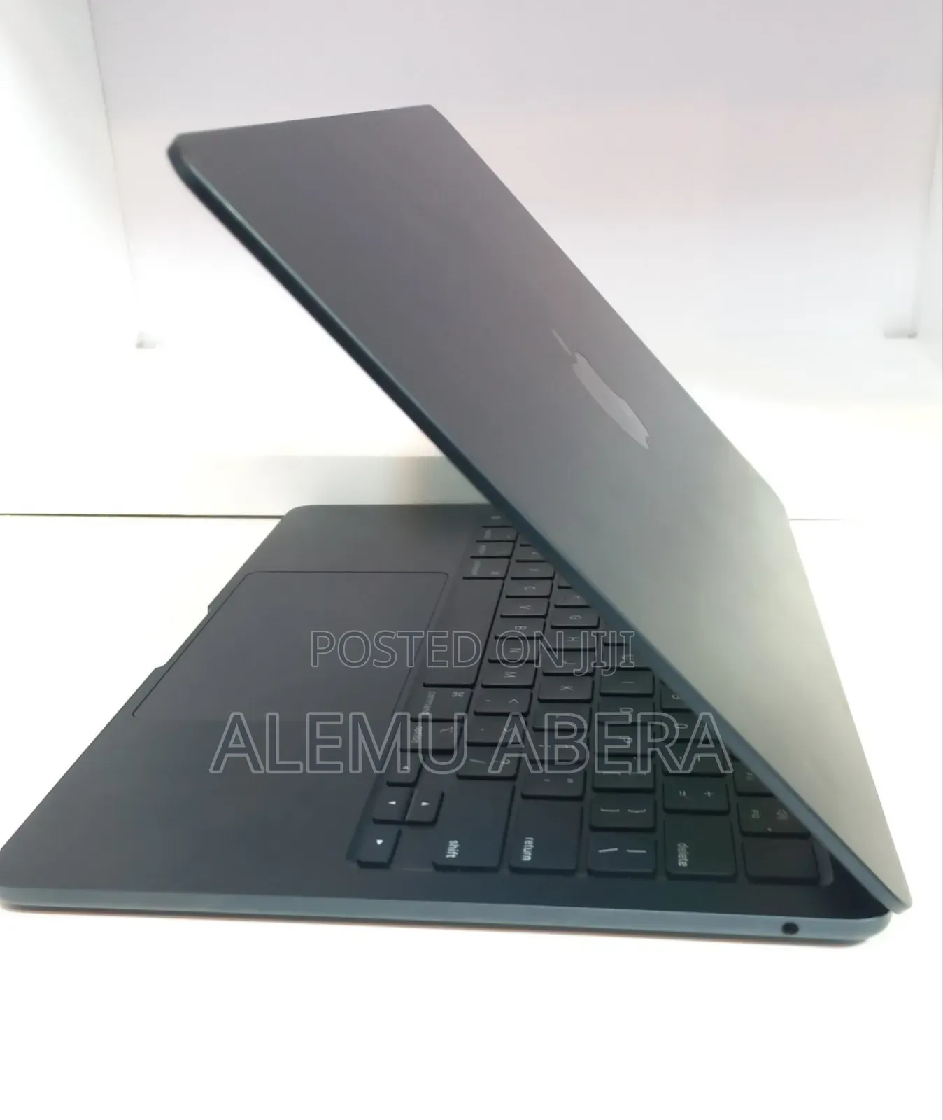 New Laptop Apple MacBook Air 2022 M2 8GB Apple M2 SSD 256GB