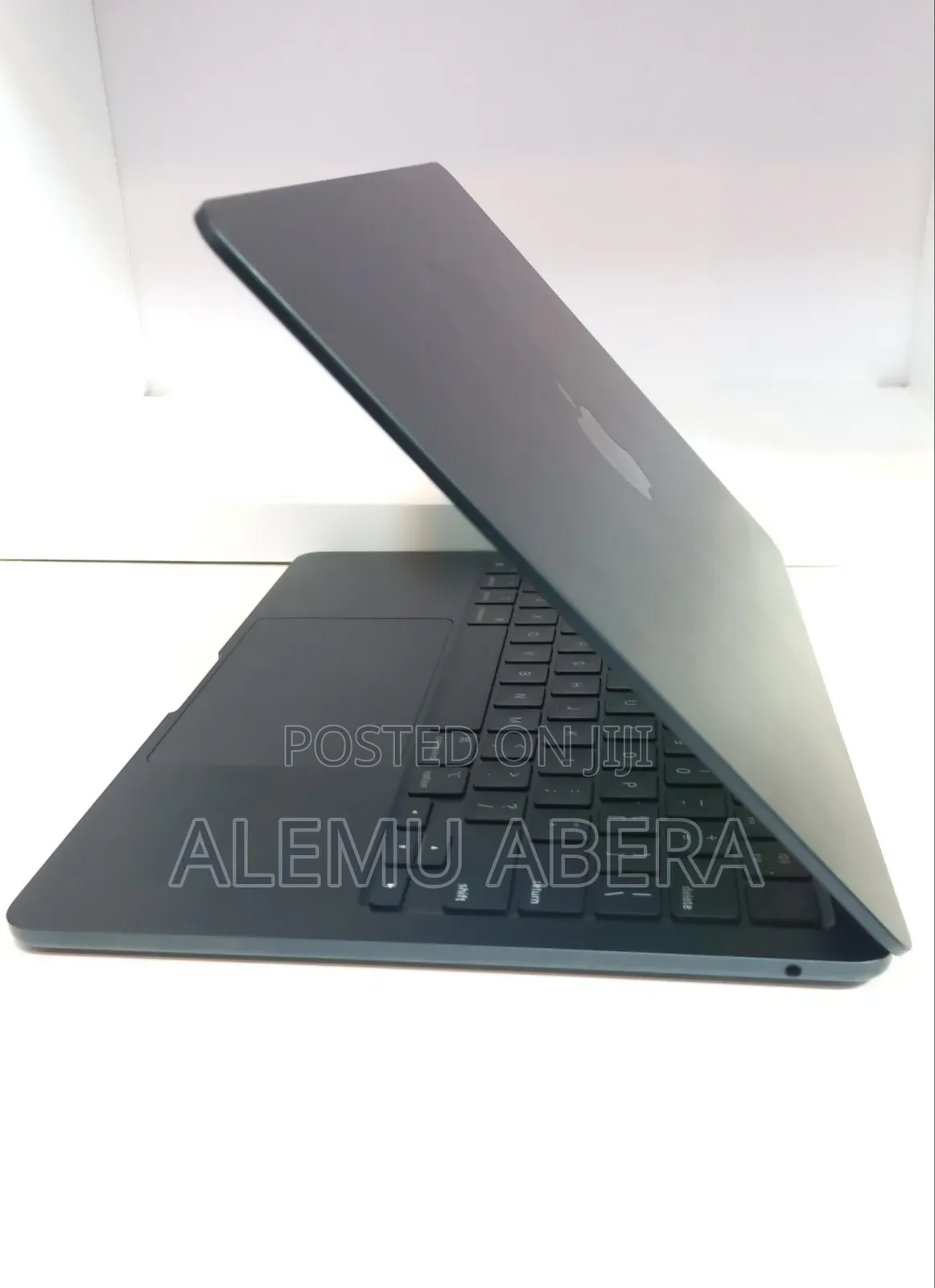 New Laptop Apple MacBook Air 2022 M2 8GB Apple M2 SSD 256GB