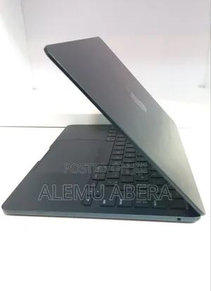 New Laptop Apple MacBook Air 2022 M2 8GB Apple M2 SSD 256GB
