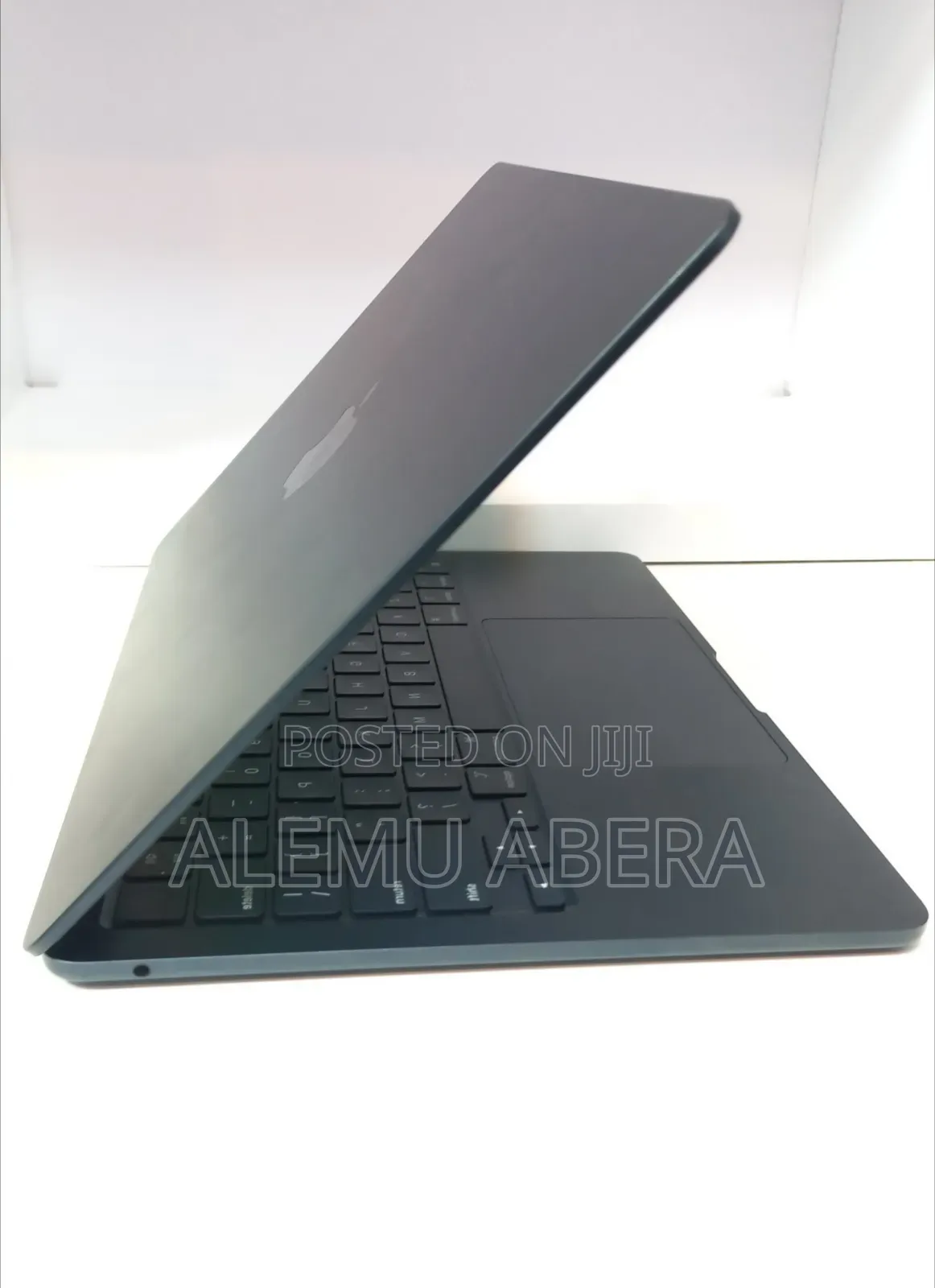 New Laptop Apple MacBook Air 2022 M2 8GB Apple M2 SSD 256GB