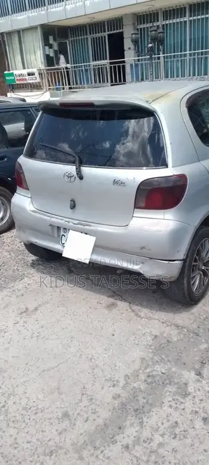 Toyota Vitz 2001 Silver