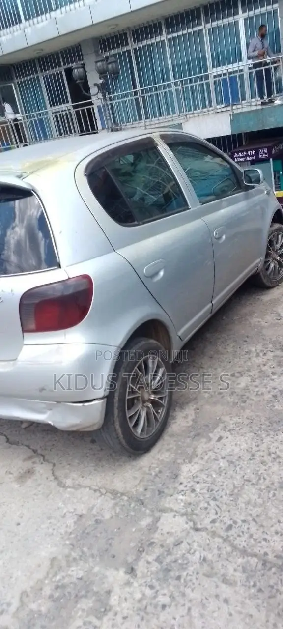 Toyota Vitz 2001 Silver