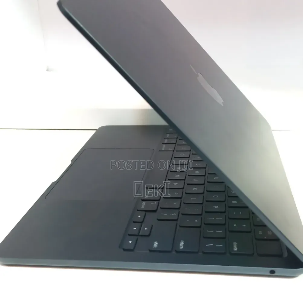 New Laptop Apple MacBook Air 2022 M2 8GB Apple M2 SSD 256GB