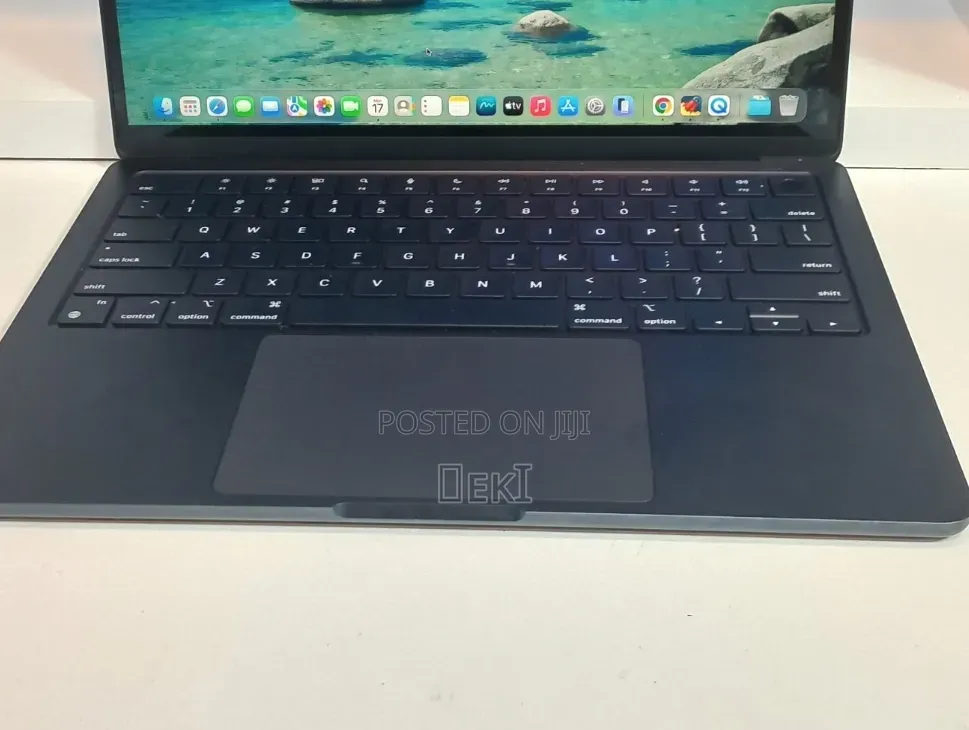 New Laptop Apple MacBook Air 2022 M2 8GB Apple M2 SSD 256GB