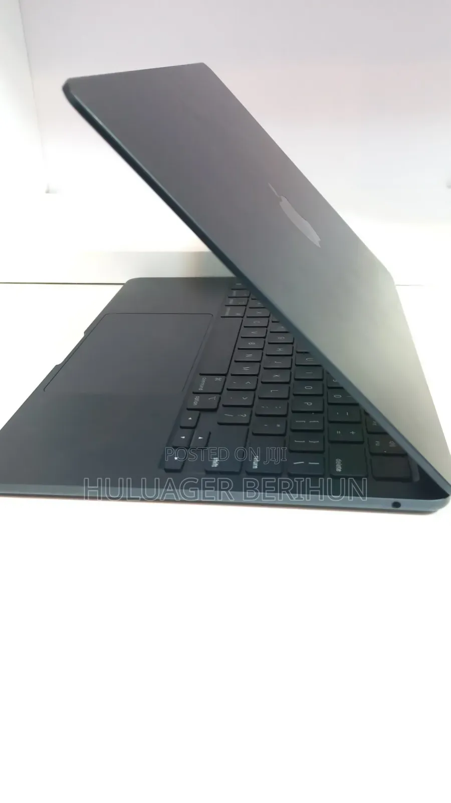 New Laptop Apple MacBook Air 2022 M2 8GB Apple M2 SSD 256GB