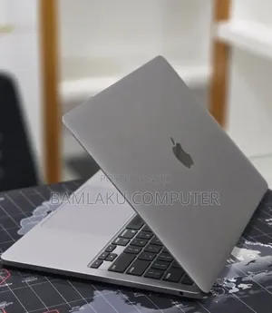 New Laptop Apple MacBook Pro 2020 M1 8GB Apple M1 Pro SSD 256GB