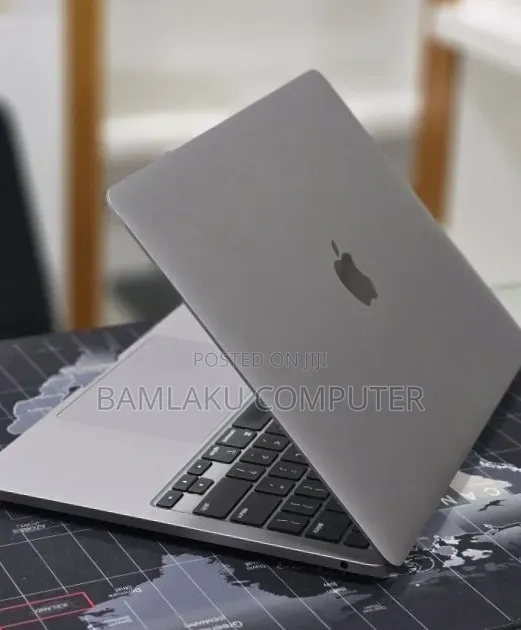 New Laptop Apple MacBook Pro 2020 M1 8GB Apple M1 Pro SSD 256GB