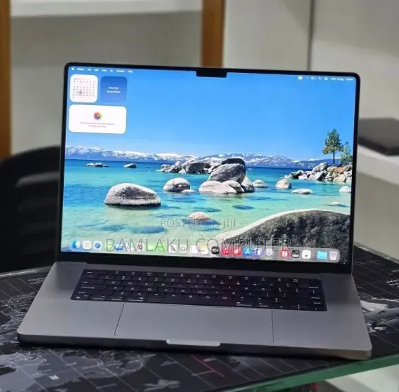 New Laptop Apple MacBook Pro 2022 M2 16GB Apple M2 SSD 512GB