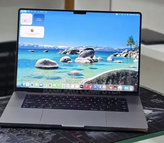 New Laptop Apple MacBook Pro 2022 M2 16GB Apple M2 SSD 512GB
