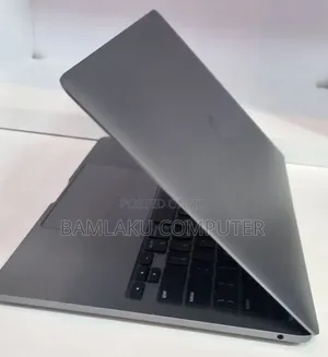 New Laptop Apple MacBook Pro 2020 8GB Apple M1 Pro SSD 256GB