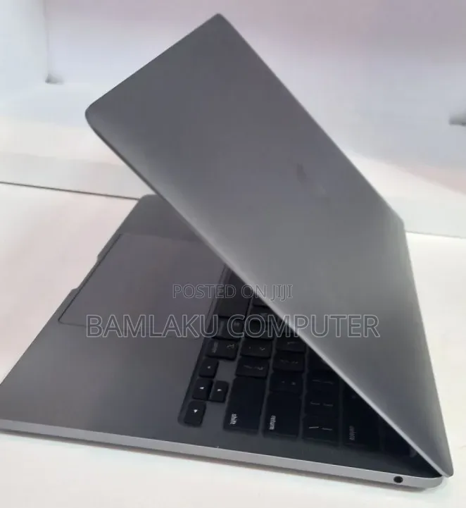 New Laptop Apple MacBook Pro 2020 8GB Apple M1 Pro SSD 256GB