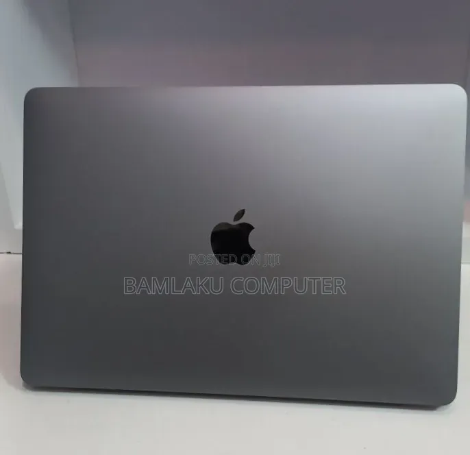 New Laptop Apple MacBook Pro 2020 8GB Apple M1 Pro SSD 256GB
