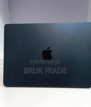 New Laptop Apple MacBook Air 2022 M2 8GB Apple M2 SSD 256GB