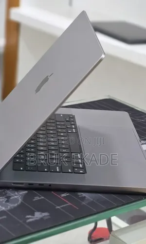 New Laptop Apple MacBook Air 2022 M2 8GB Apple M2 SSD 256GB