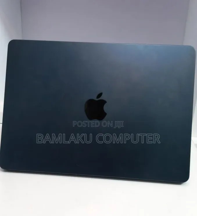 New Laptop Apple MacBook Air 2022 M2 8GB Apple M2 SSD 256GB