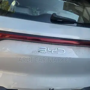 BYD Yuan Up 2025 Off white
