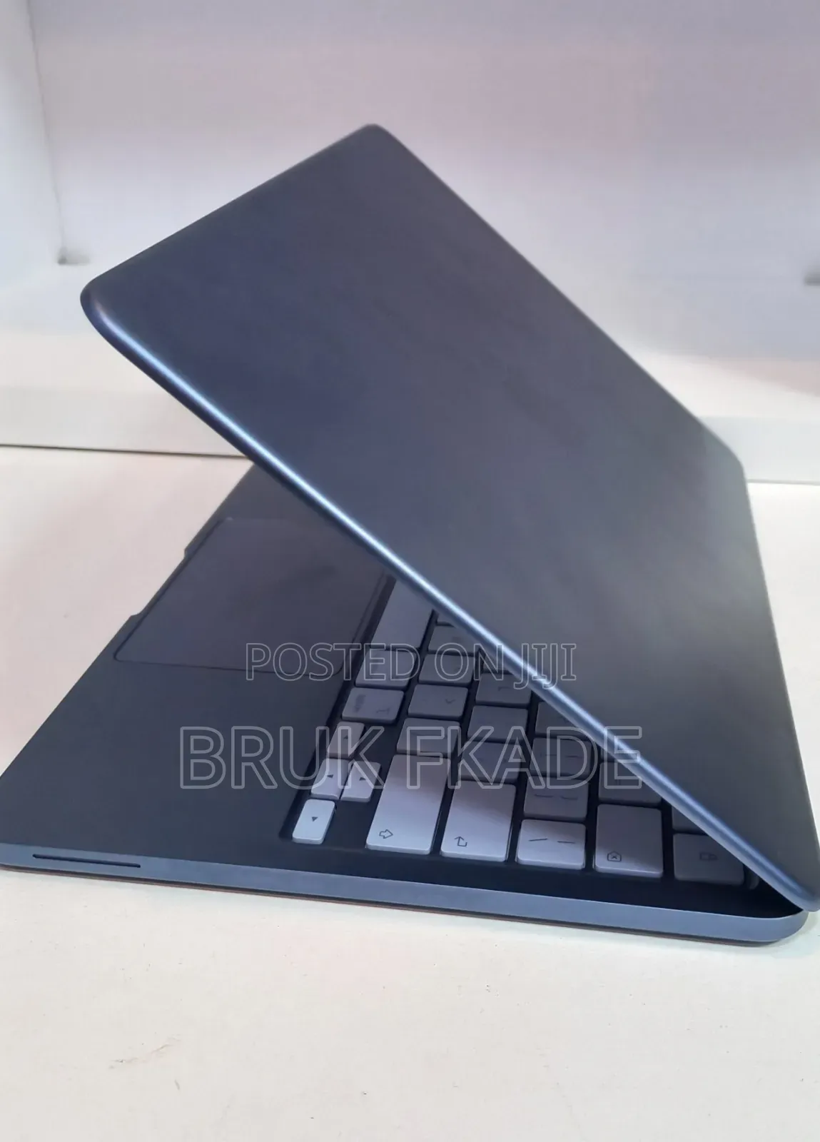 New Laptop Apple MacBook Neo 2026 8GB Intel Core i5 SSD 256GB
