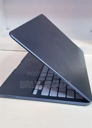 New Laptop Apple MacBook Neo 2026 8GB Intel Core i5 SSD 256GB