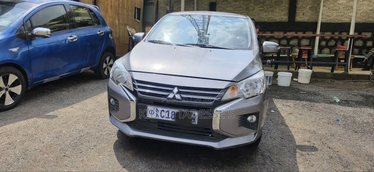 Mitsubishi Attrage 2022 Silver