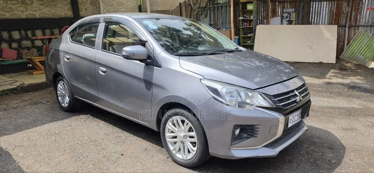Mitsubishi Attrage 2022 Silver