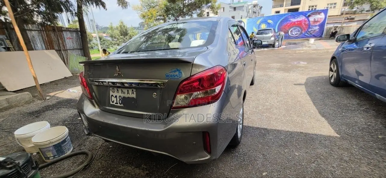Mitsubishi Attrage 2022 Silver