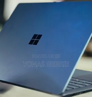 New Laptop Microsoft Surface 8GB Intel Core i5 SSD 256GB