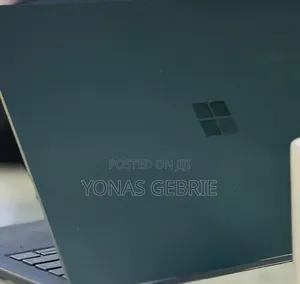 New Laptop Microsoft Surface 8GB Intel Core i5 SSD 256GB