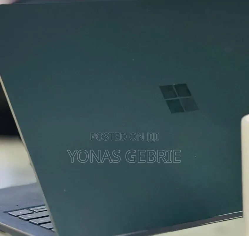 New Laptop Microsoft Surface 8GB Intel Core i5 SSD 256GB
