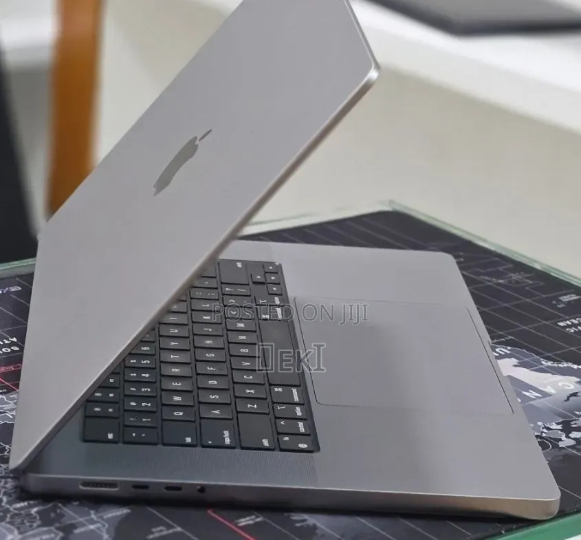 New Laptop Apple MacBook Pro 2023 M2 Pro 16GB Apple M2 SSD 512GB