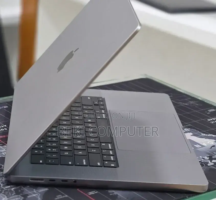 New Laptop Apple MacBook Pro 2023 M2 Pro 16GB Apple M2 SSD 512GB