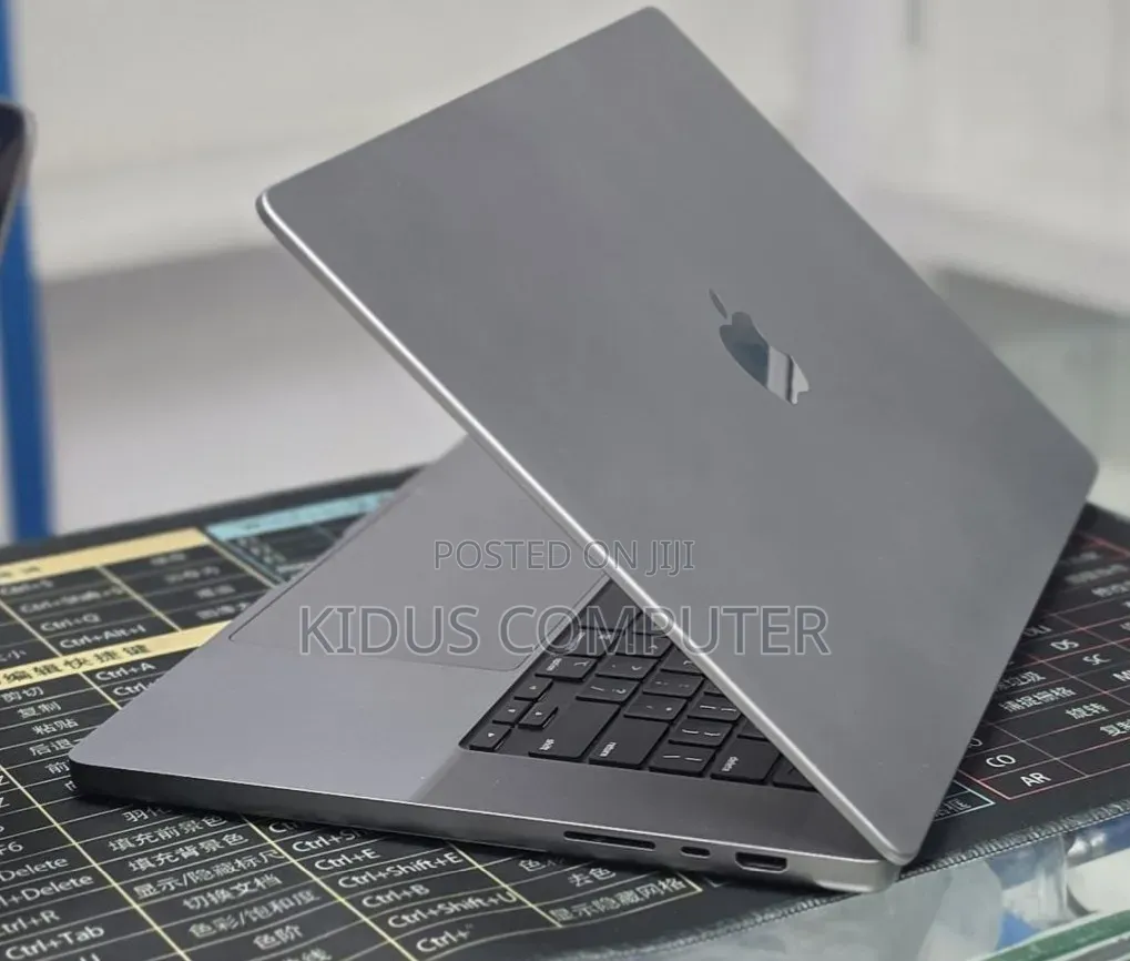 New Laptop Apple MacBook Pro 2021 M1 Max 64GB Apple M1 SSD 1T