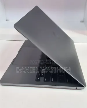 New Laptop Apple MacBook Pro 2021 M1 8GB Apple M1 Pro SSD 256GB