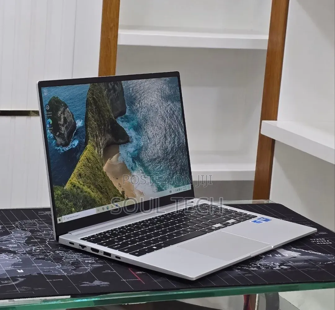 New Laptop Samsung Galaxy Book4 16GB Intel Core 7 SSD 512GB