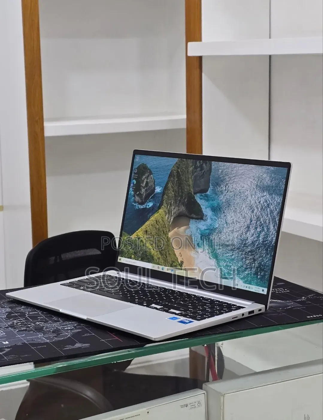 New Laptop Samsung Galaxy Book4 16GB Intel Core 7 SSD 512GB