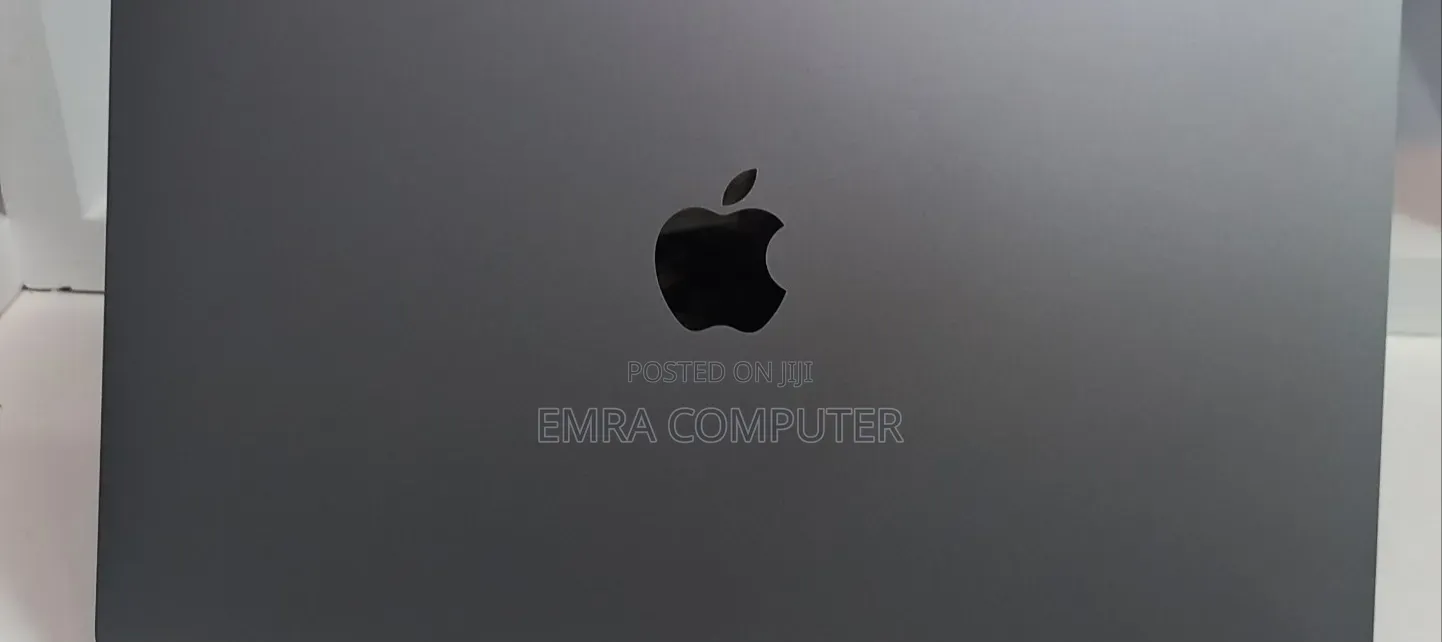 New Laptop Apple MacBook Pro 2020 M1 8GB Apple M1 Pro SSD 256GB