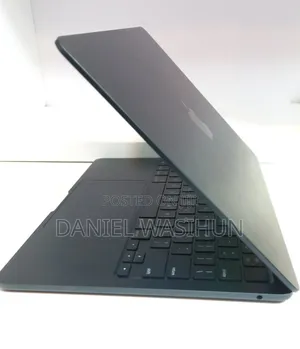 New Laptop Apple MacBook Air 2022 M2 8GB Apple M2 SSD 256GB