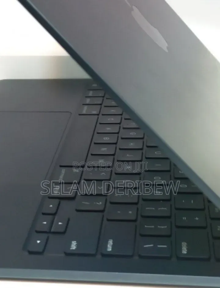 New Laptop Apple MacBook Air 2022 M2 8GB Apple M2 SSD 256GB