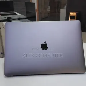 New Laptop Apple MacBook Pro 2017 16GB Intel Core i7 SSD 512GB