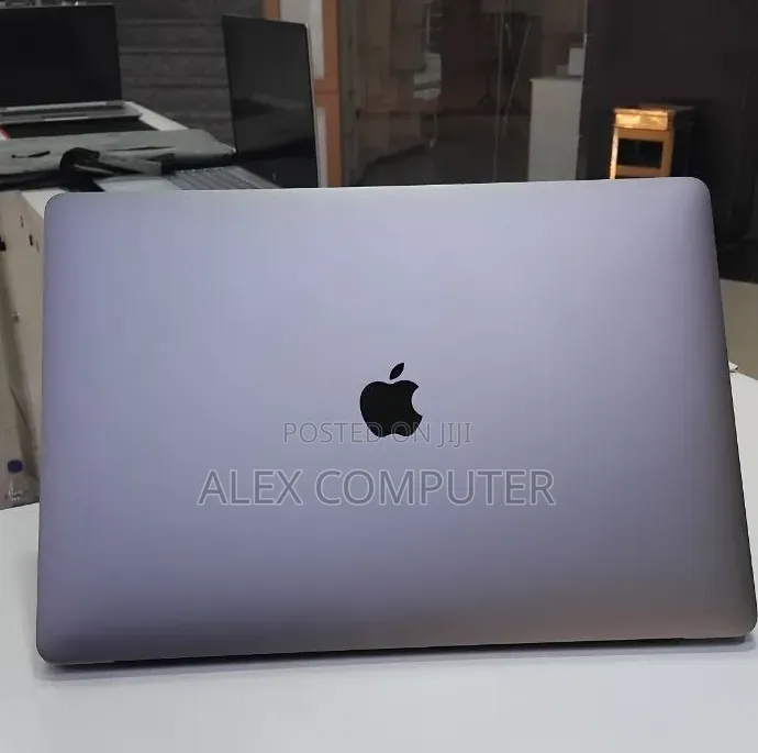 New Laptop Apple MacBook Pro 2017 16GB Intel Core i7 SSD 512GB