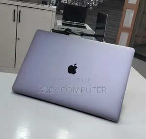 New Laptop Apple MacBook Pro 2017 16GB Intel Core i7 SSD 512GB