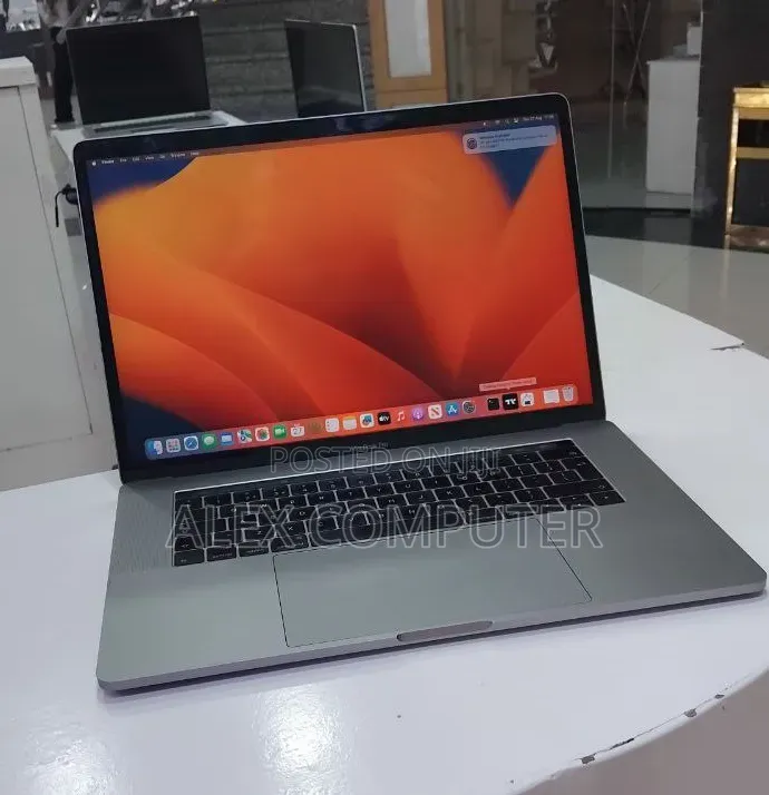 New Laptop Apple MacBook Pro 2017 16GB Intel Core i7 SSD 512GB