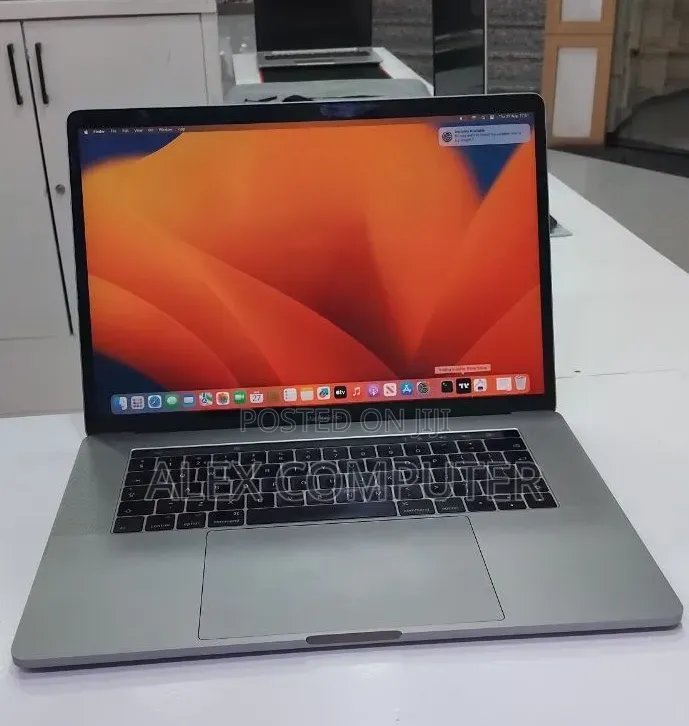 New Laptop Apple MacBook Pro 2017 16GB Intel Core i7 SSD 512GB