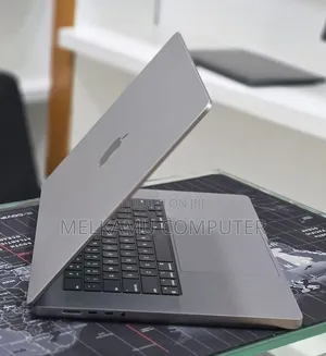 New Laptop Apple MacBook Pro 2023 M2 16GB Apple M2 SSD 512GB