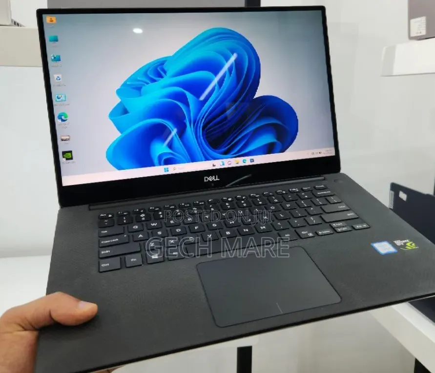 New Laptop Dell XPS 15 16GB Intel Core i7 SSD 512GB
