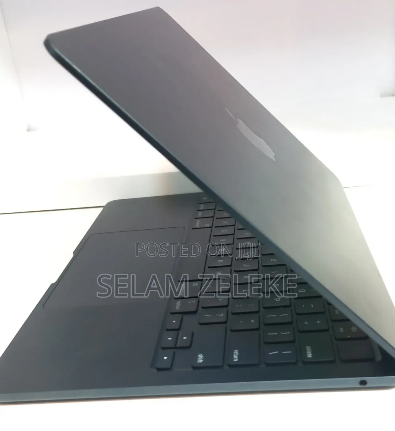 New Laptop Apple MacBook Air 2022 M2 8GB Apple M2 SSD 256GB