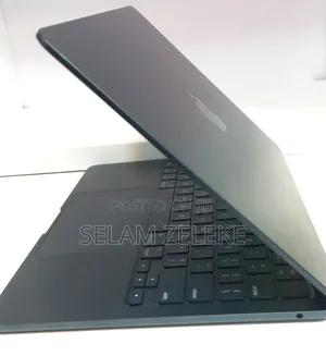 New Laptop Apple MacBook Air 2022 M2 8GB Apple M2 SSD 256GB
