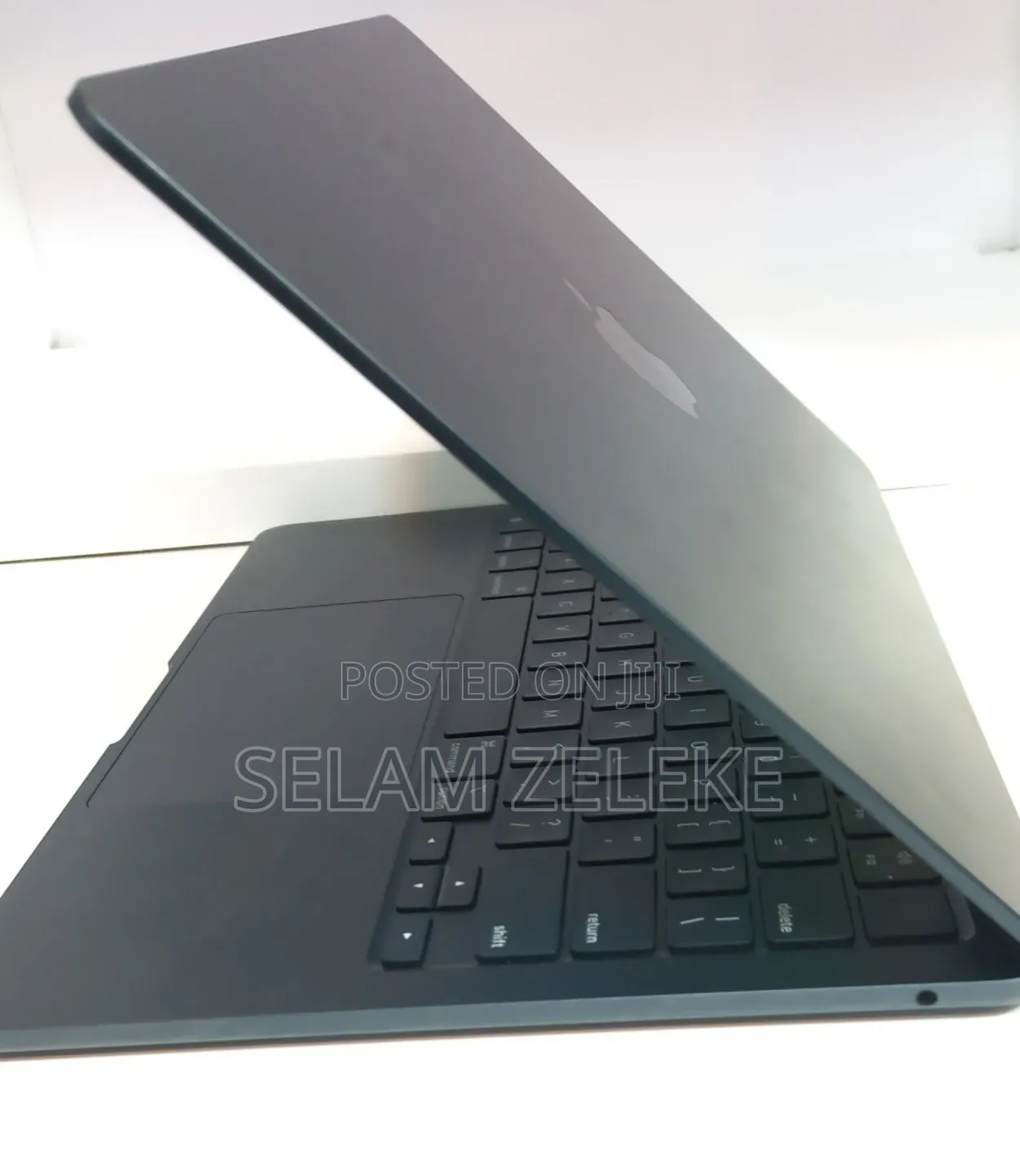 New Laptop Apple MacBook Air 2022 M2 8GB Apple M2 SSD 256GB